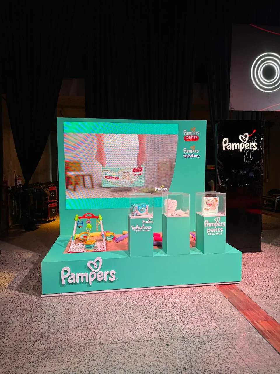 Pantalla LED con visuales para audiencia
